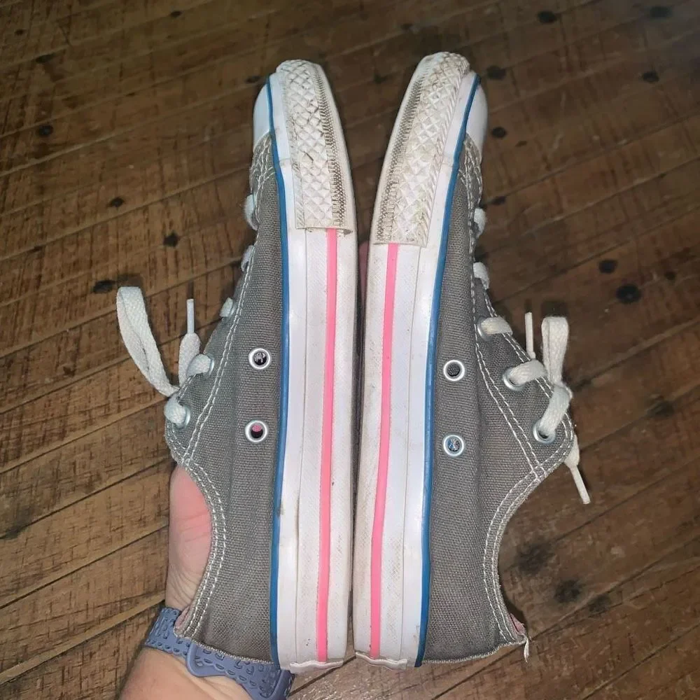 Converse Chuck Taylor gray and pink kids 2 low top sneakers